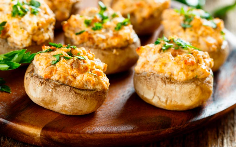 Фаршированные шампиньоны с курицей